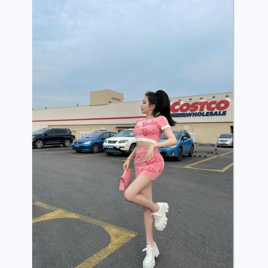 Woppei real Barbie out of the street private clothes sexy Spice Girl knitted suit fashion contrast color Hip Wrap Skirt two-piece set female
