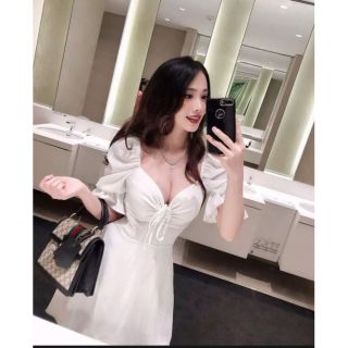 Đầm xòe tay phồng dây rút