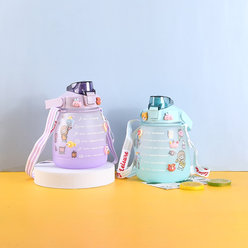 Bình Nước Dung Tích Lớn Bằng Nhựa Cấp Thực Phẩm Màu Gradient Họa Tiết Hoạt Hình Có Tay Cầm Và Ống Hút