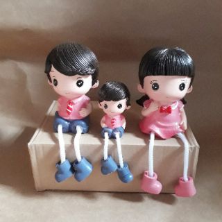 Bộ tượng gia đình mặc áo đồng phục
