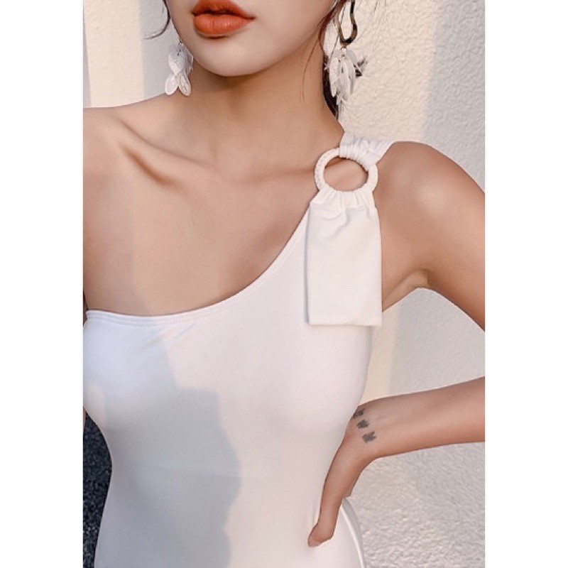 Đồ bơi swim suit 1 mảnh màu trắng lệch vai kiểu hàn quốc | BigBuy360 - bigbuy360.vn