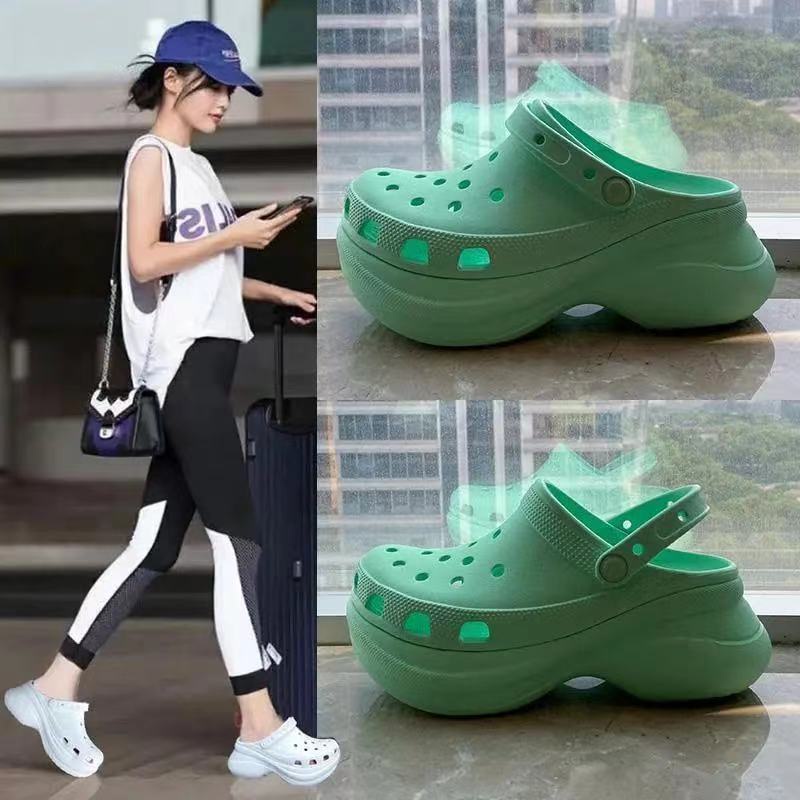 The New Fashion Plus Hole Shoes Ladies Non-slip Coat Thick-soled Sponge Cake Beach Sandals and Slippers