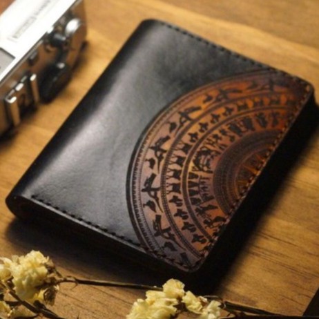 Ví nam nữ RAM Leather khắc Trống Đồng Việt Nam handmade da bò vintage Italia Vegtan màu đen