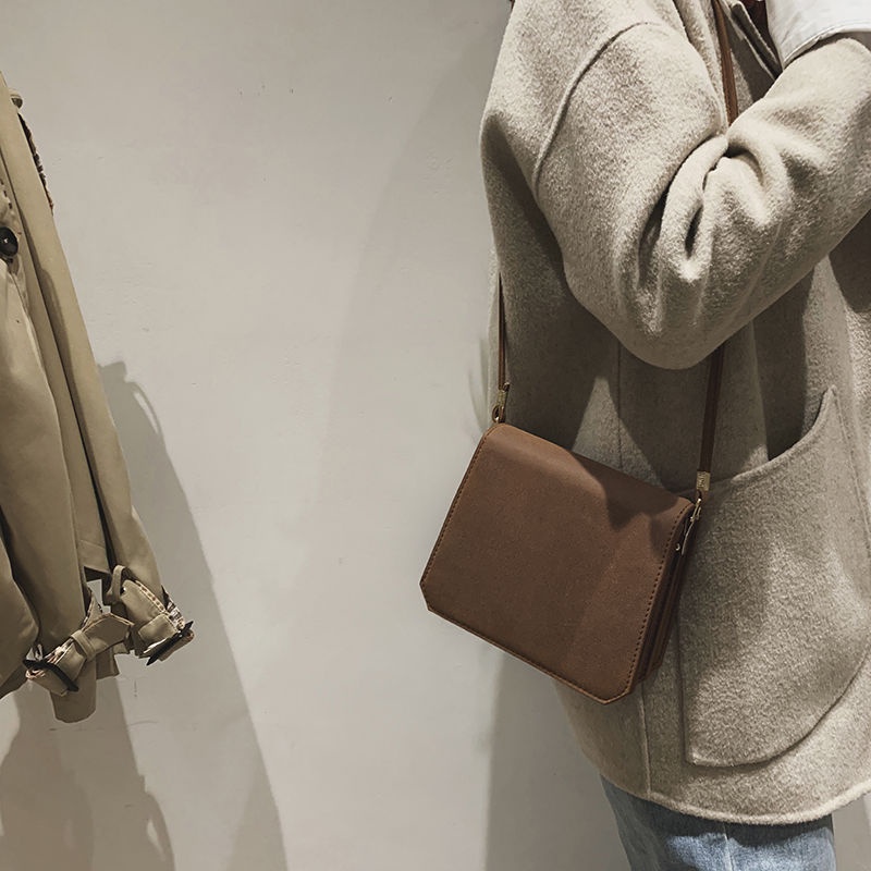 Túi đeo chéo nữ nữ da lỳ phong cách hiện đại Pháp thời trang xuân hè 2023