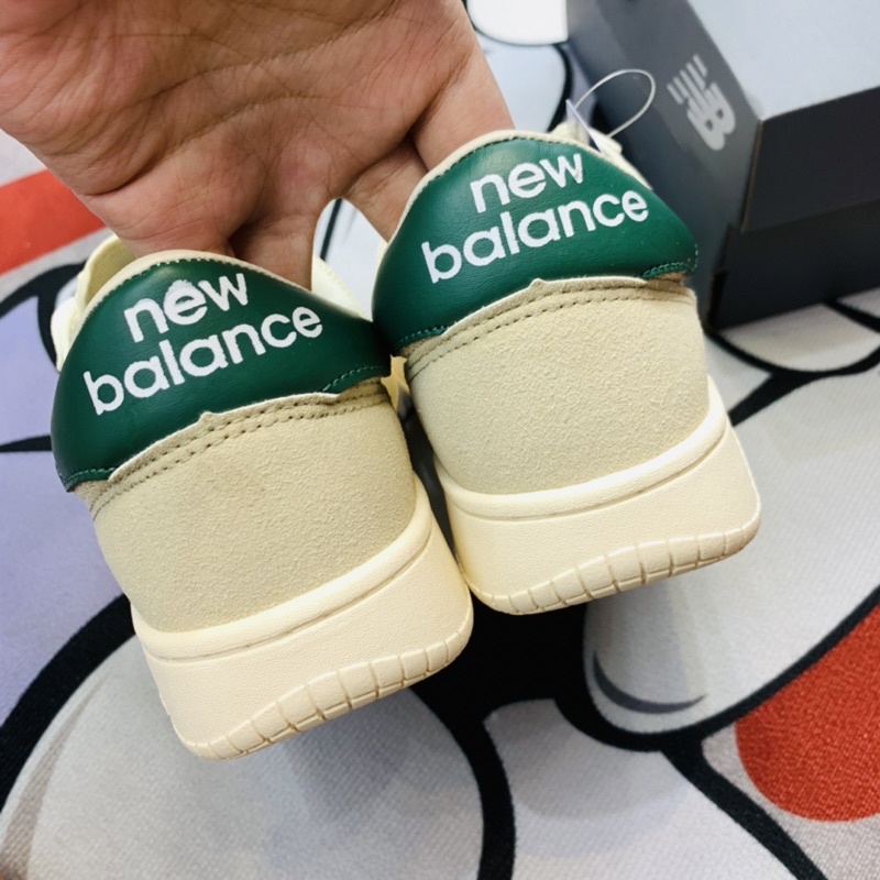Giày thể thao sneaker cổ thấp New Balance CRT 300 2.0  Hàng SC