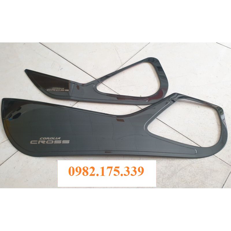 Ốp tapli cửa dành cho Toyota CROSS tặng kèm keo dính 3M hai mặt