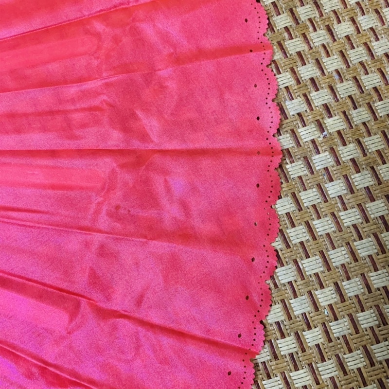 Quạt múa văn nghệ, biểu diễn, tập dưỡng sinh màu đỏ pha