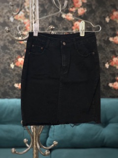 VÁY JEANS ĐEN 100k