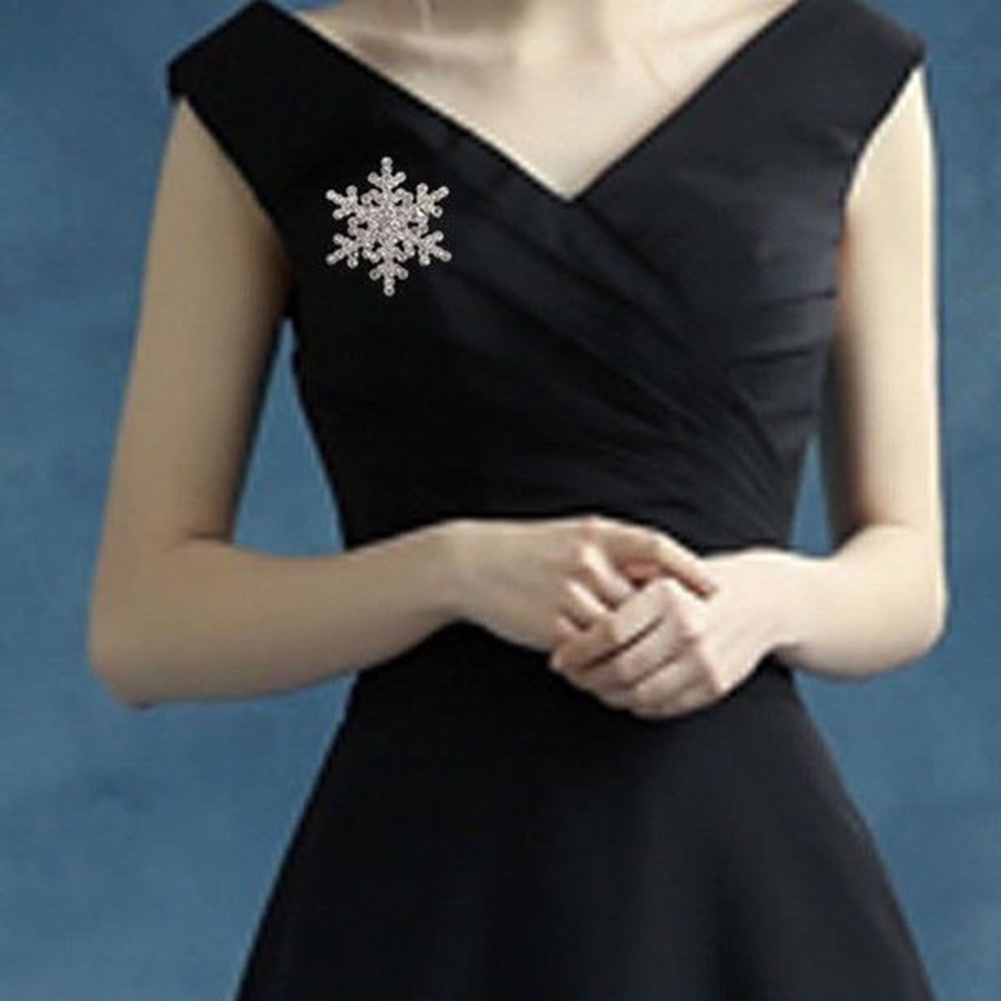 Ghim cài áo nữ hình bông tuyết đính đá thanh lịch thời trang