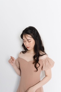 Váy trễ vai tay bồng