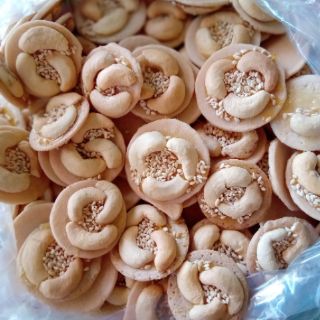 Bánh đồng tiền hạt điều