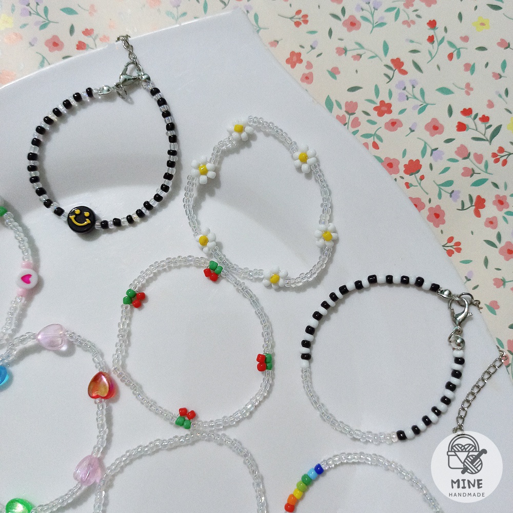 Vòng tay hạt cườm trong suốt hoa cúc, mặt cười, trái tim hologram phong cách Hàn Quốc Vòng tay hot trend đẹp dễ thương