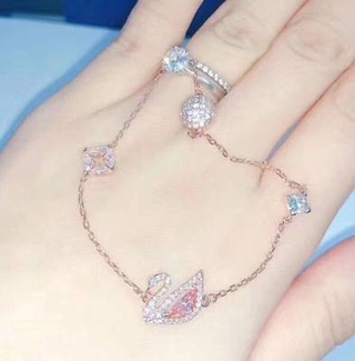 Vòng tay pha lê swarovski hình thiên nga lãng mạn quyến rũ dễ phối đồ thời trang cho nữ miễn phí