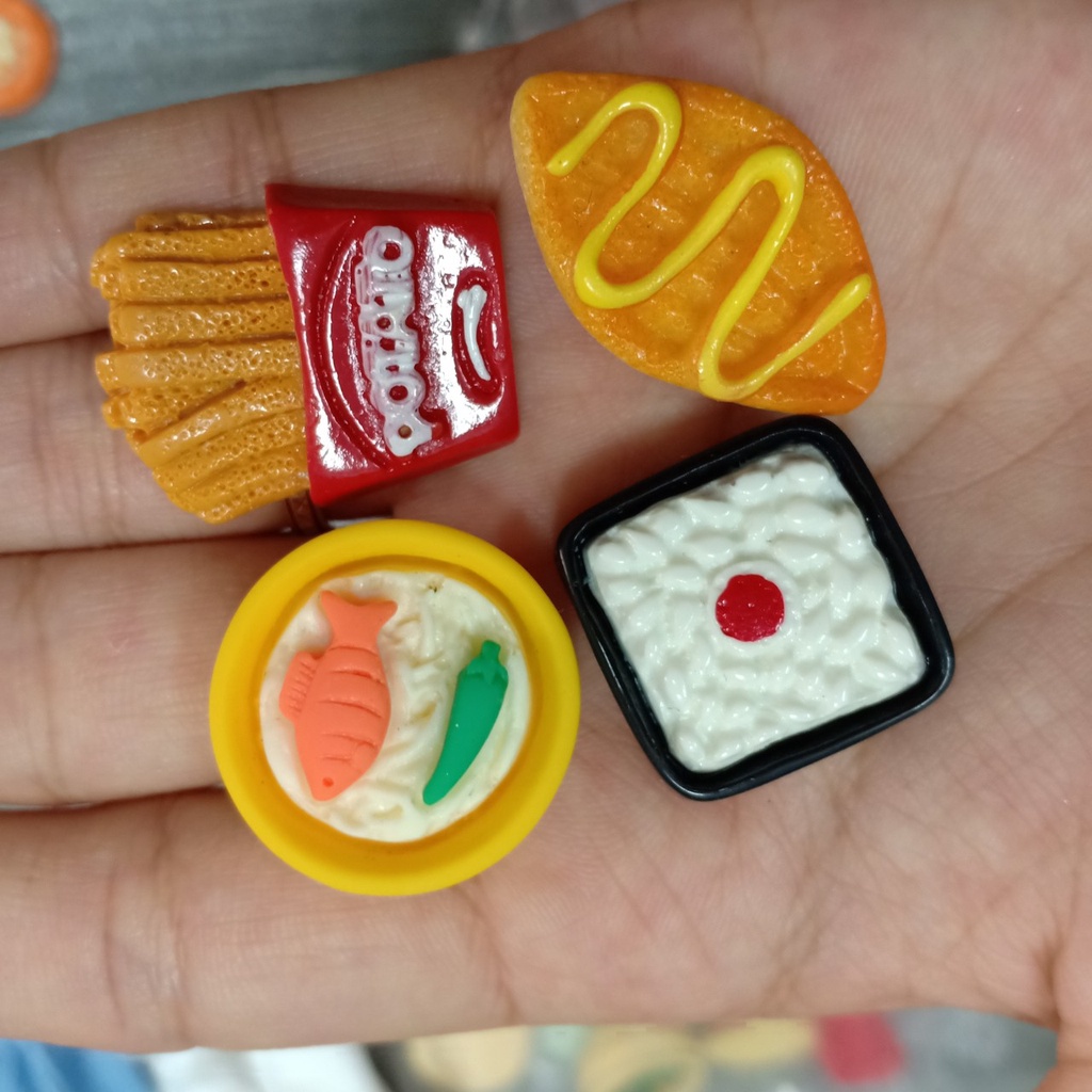 Set 4 bánh thập cẩm khác nhau trong set đồ ăn cho búp bê