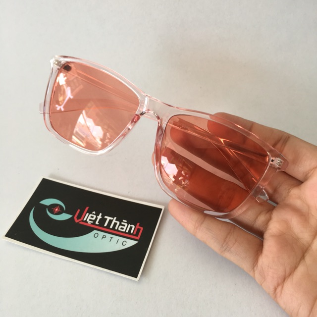 Kính trong suốt màu form vừa hot 20121 ĐI biển
