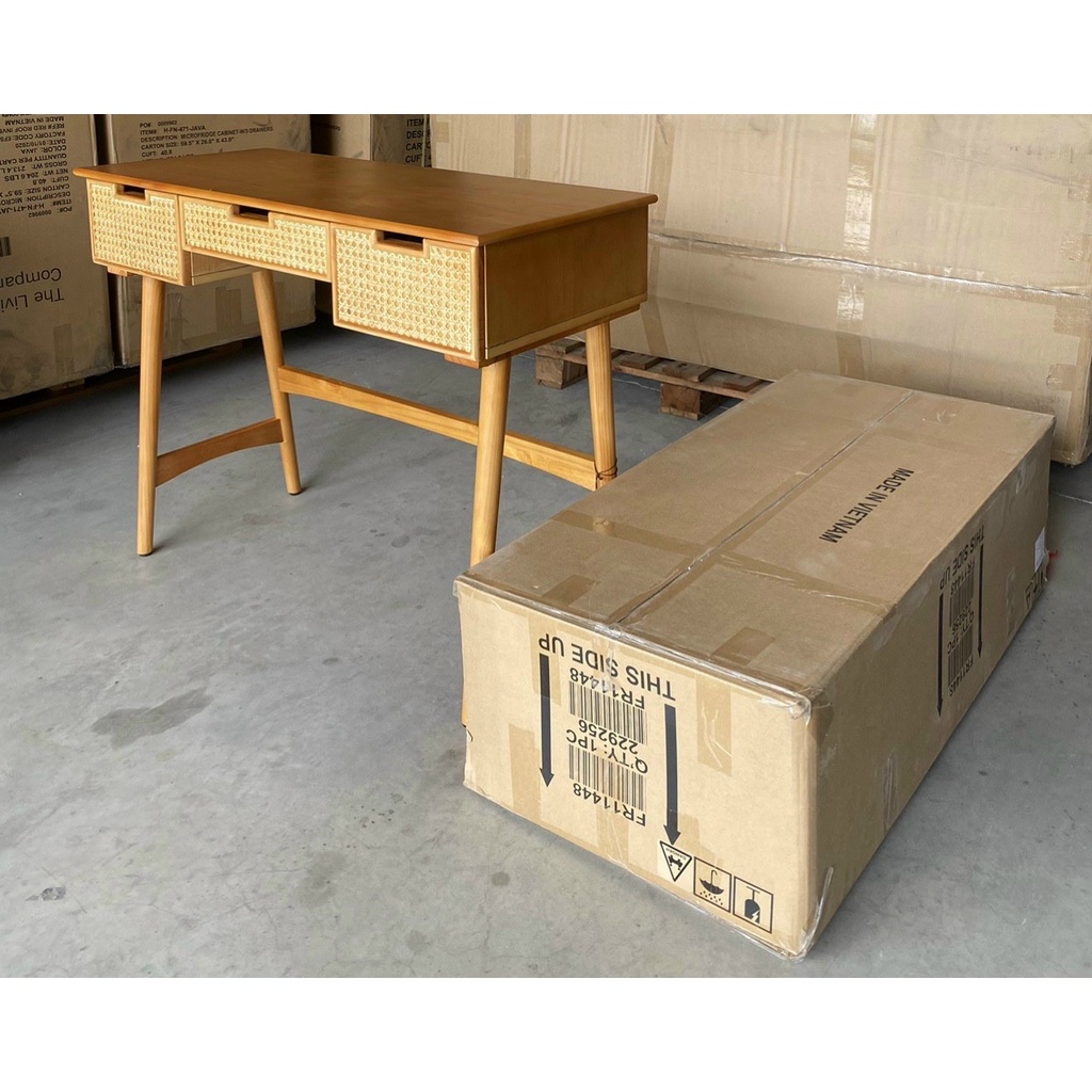 Bàn học bằng mây