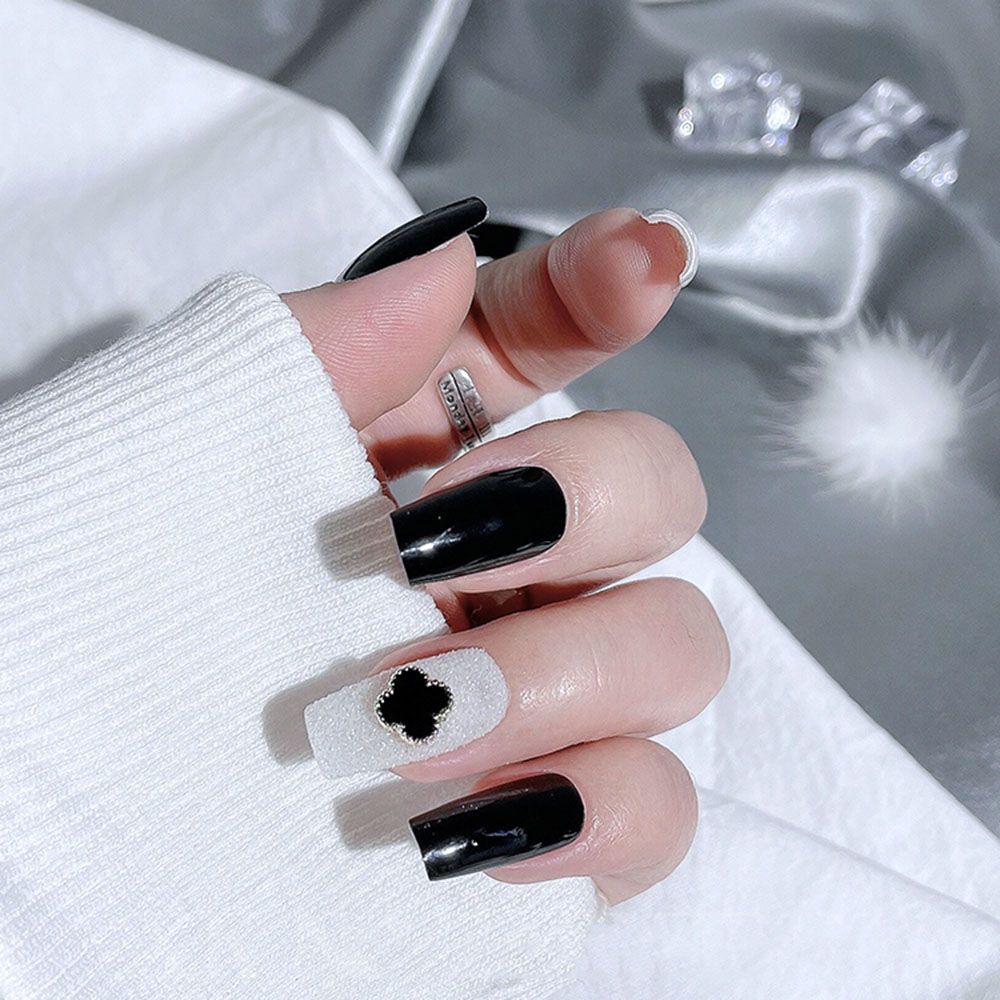 [Hàng mới về] 10 Phụ kiện trang trí móng tay nghệ thuật hình cỏ bốn lá 3d bằng hợp kim màu trắng và đen diy