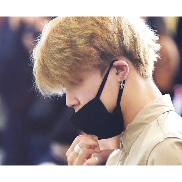 Khuyên tai Jimin (BTS)
