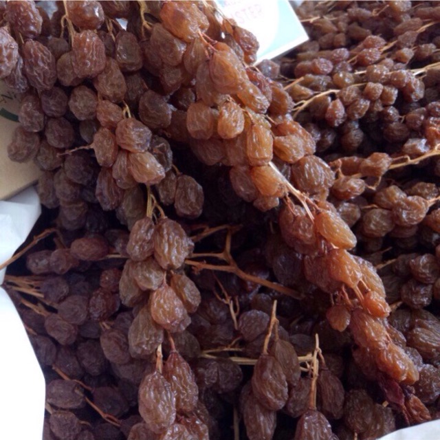 Nho khô nguyên cành nhập khẩu Úc 500g