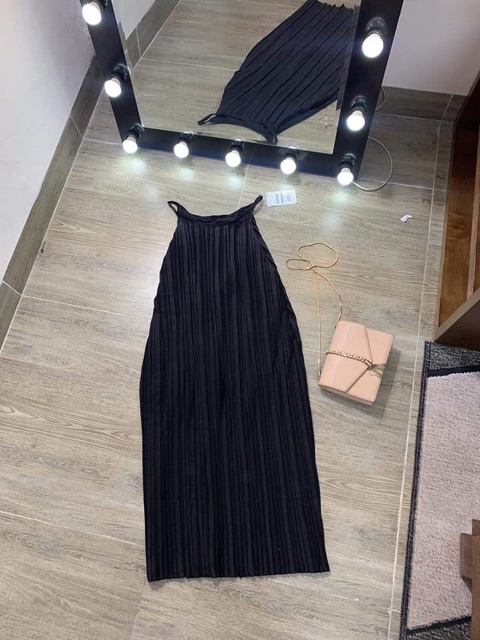 Váy maxi xếp ly thái cổ yếm | BigBuy360 - bigbuy360.vn