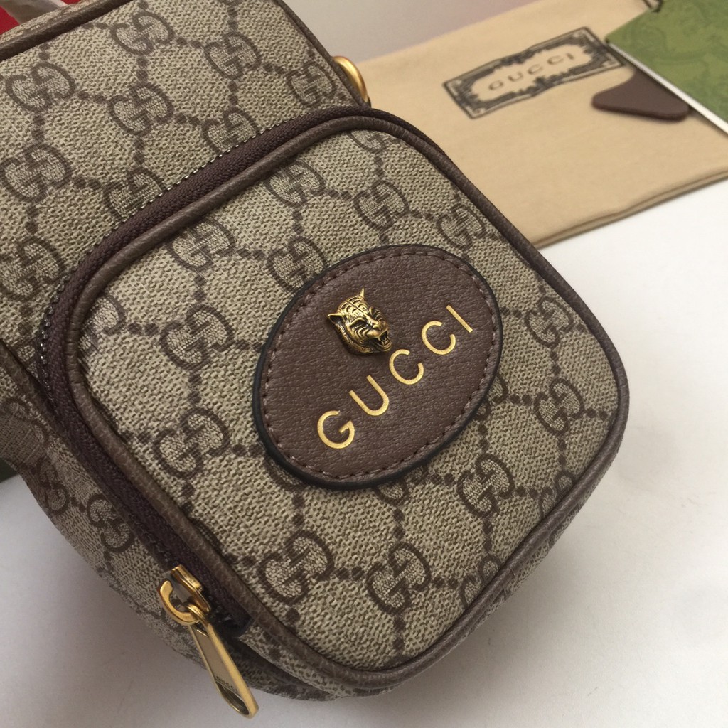 Túi hobo nữ GUCCI GG GC kiểu dáng năng động, trẻ trung với họa tiết kinh điển của thương hiệu