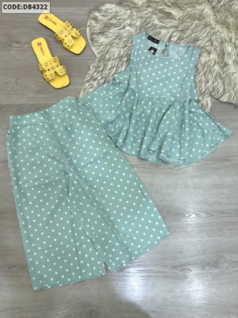 Đồ bộ nữ sát nách tầng quần lửng | BigBuy360 - bigbuy360.vn