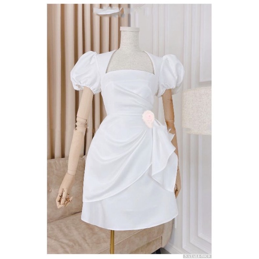 ĐẦM CỔ VUÔNG VẠT XÉO KÈM TAG HOA EO