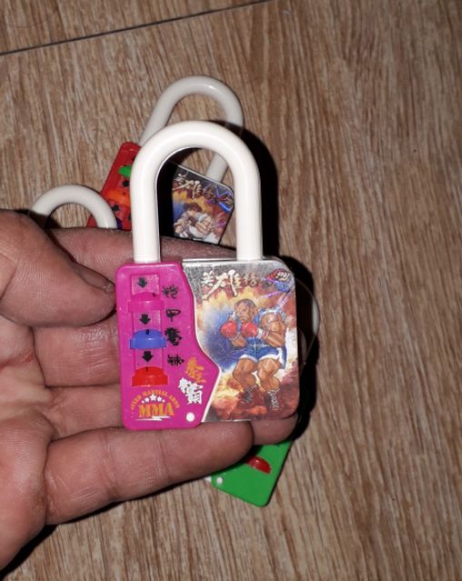 Một chiếc ổ khóa số mini bằng nhựa rất đẹp