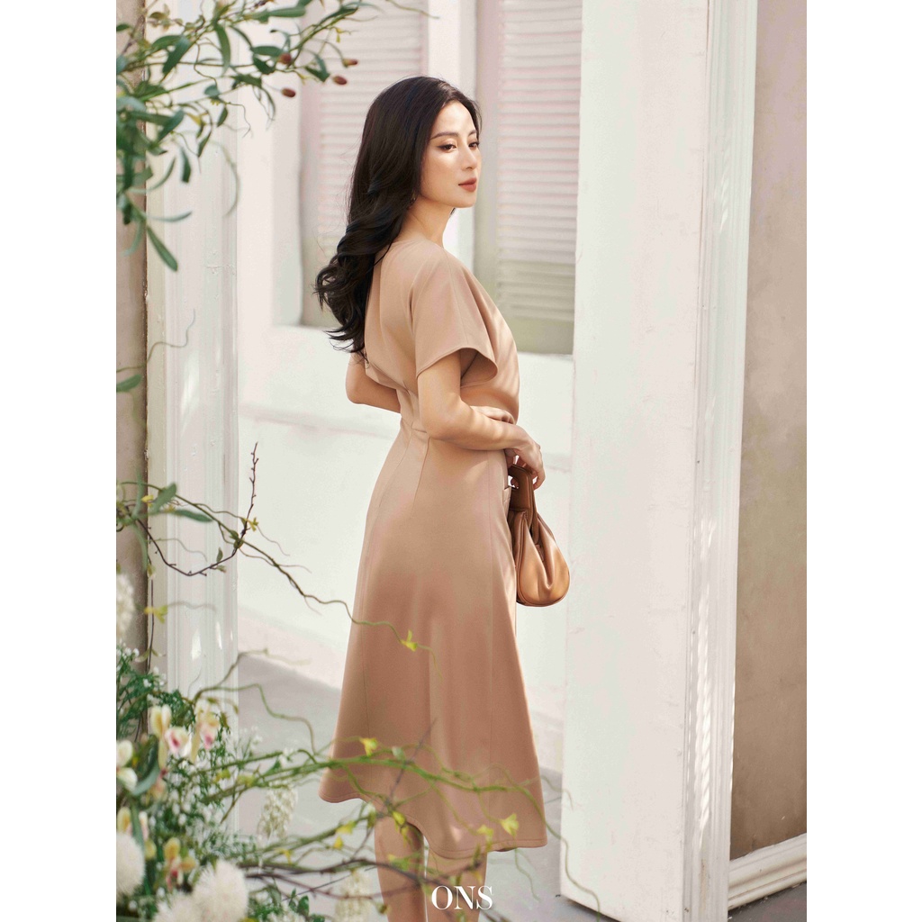 Oyster and Snail - Váy công sở, dạo phố - Sonia, nâu be, dáng chiết eo cánh dơi phần trên - 0602