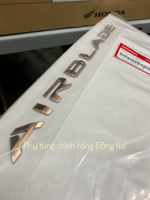 TEM LOGO ỐP SƯỜN AIRBLADE MÀU VÀNG ĐỒNG/VÀNG GOLD/BẠC NỔI 3D ZIN AB 2020 CHÍNH HÃNG HONDA-GIÁ 1 TEM