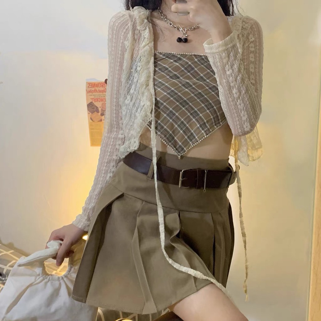 Bộ áo hai dây + áo khoác + chân váy xếp ly + áo cardigan ngắn ngọt ngào thời trang cho nữ