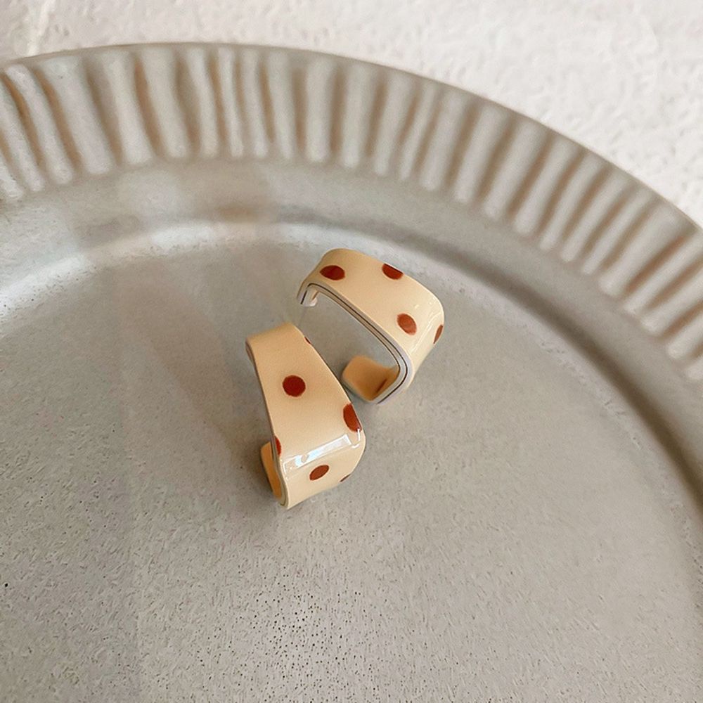 Hoa tai hình chữ C in chấm bi kiểu Hàn sành điệu cho nữ