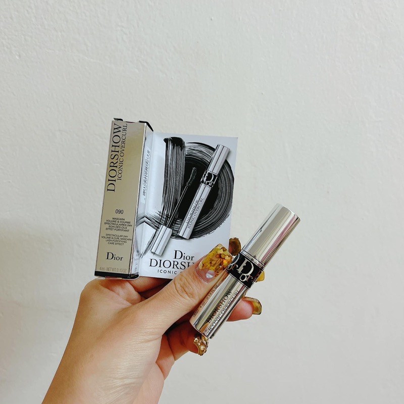 Mascara Dior Iconic Overcurl 090 dài và dày mi chống vón cục