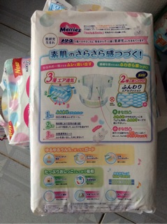 TÃ DÁN MERRIES SIZE L _54 MIẾNG (CHO BÉ 9 - 14KG)