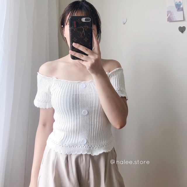 Áo trễ vai len khuy