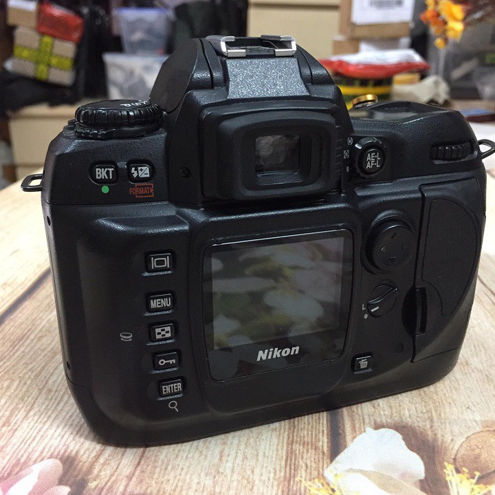 Máy ảnh Nikon D100 kè lens đẹp sưu tầm