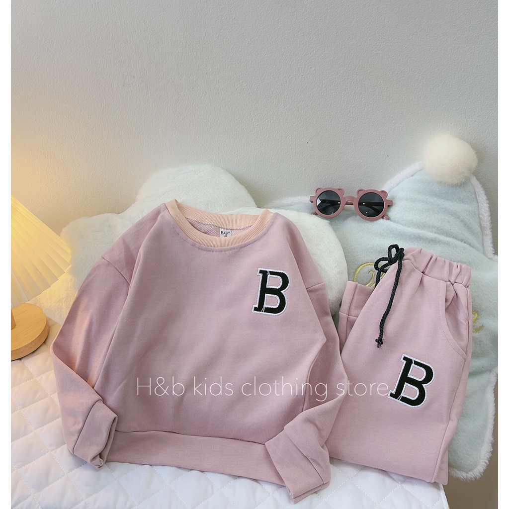 Bộ chữ B da cá chân cua bé gái
