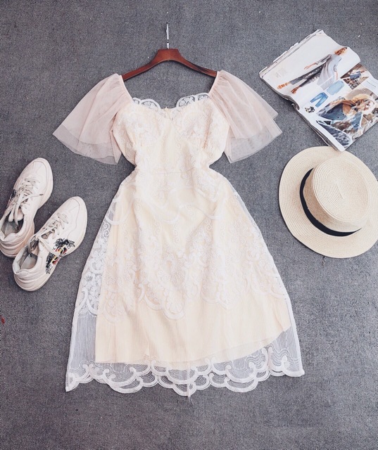 Có clip -Gv đầm xoè ren Nude vàng tay lưới