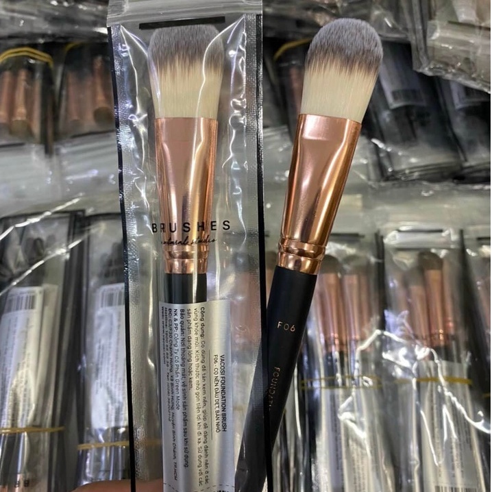 Cọ Tán Nền Vacosi Foundation Brush F06