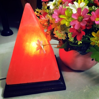 Đèn Đá Muối Chế Tác Kim Tự Tháp - Đèn Phong Thuỷ Thu Hút Tài Lộc!