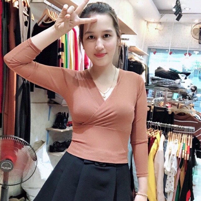 Áo kim tuyến cổ v sang trọng