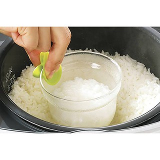Cốc nấu cháo và cơm nát trong nồi cơm điện Richell