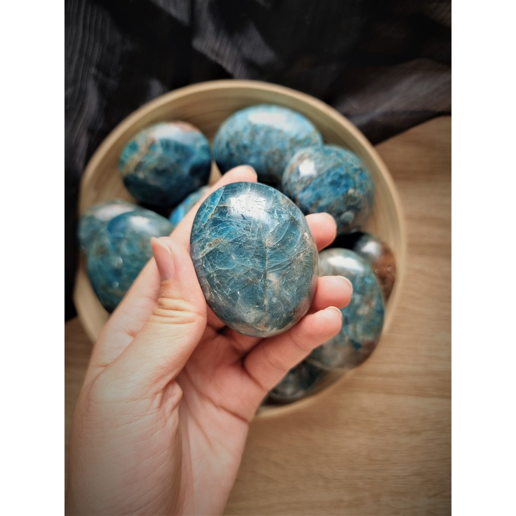 Palm đá thanh tẩy Blue Apatite dùng trong Tarot, thiền định, Reiki, Phong thủy