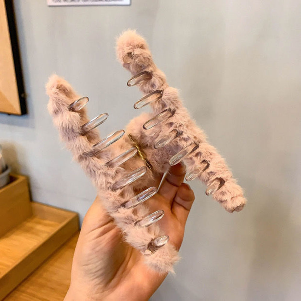 Kẹp tóc phối lông nhung phong cách thời trang sành điệu cho nữ