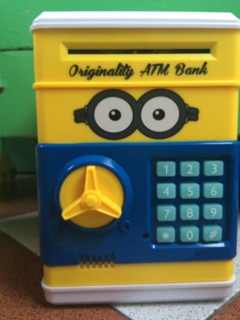 Két sắt hình kitty, đô rê mon, minion