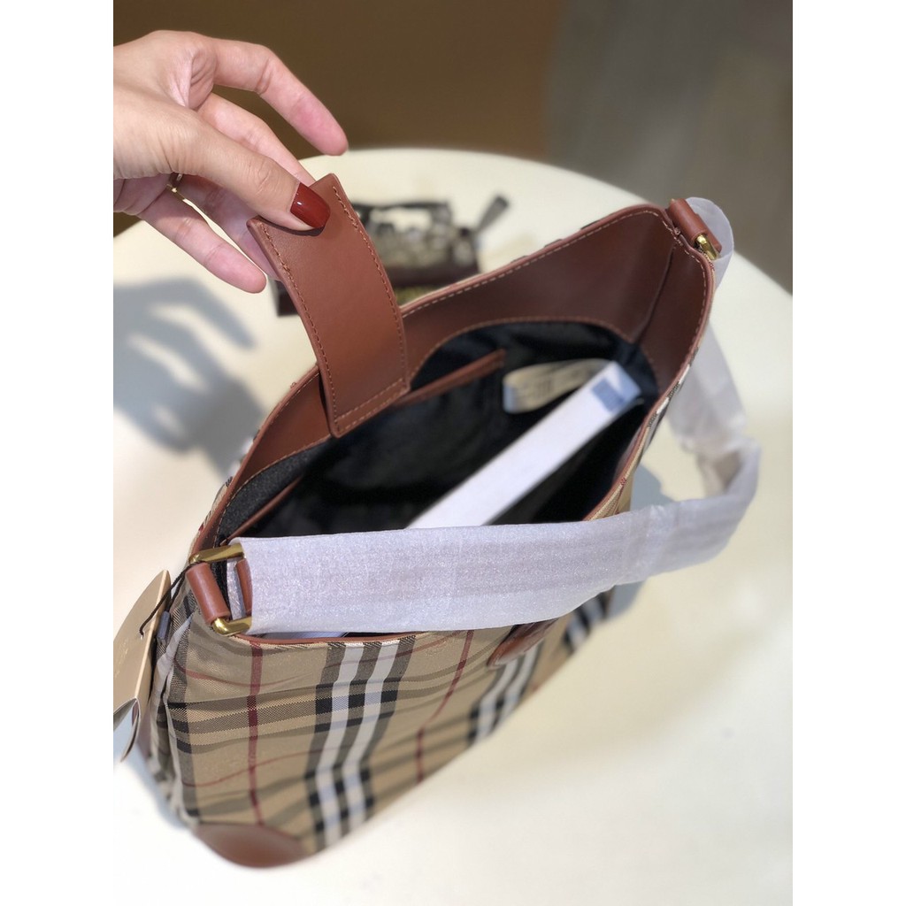 Túi Burberry