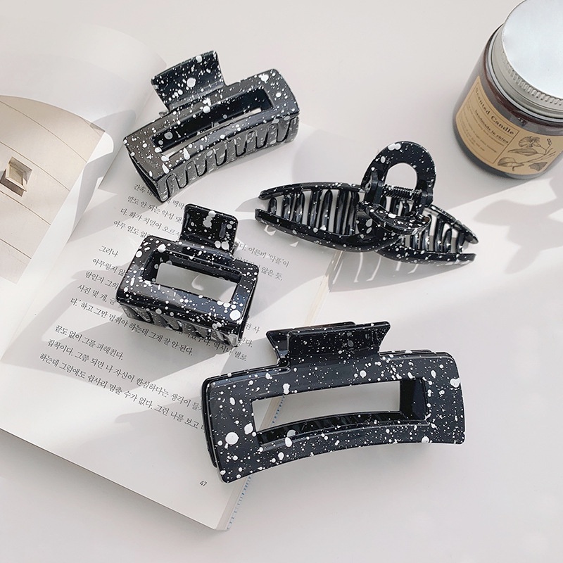 Kẹp tóc họa tiết bò sữa đen trắng