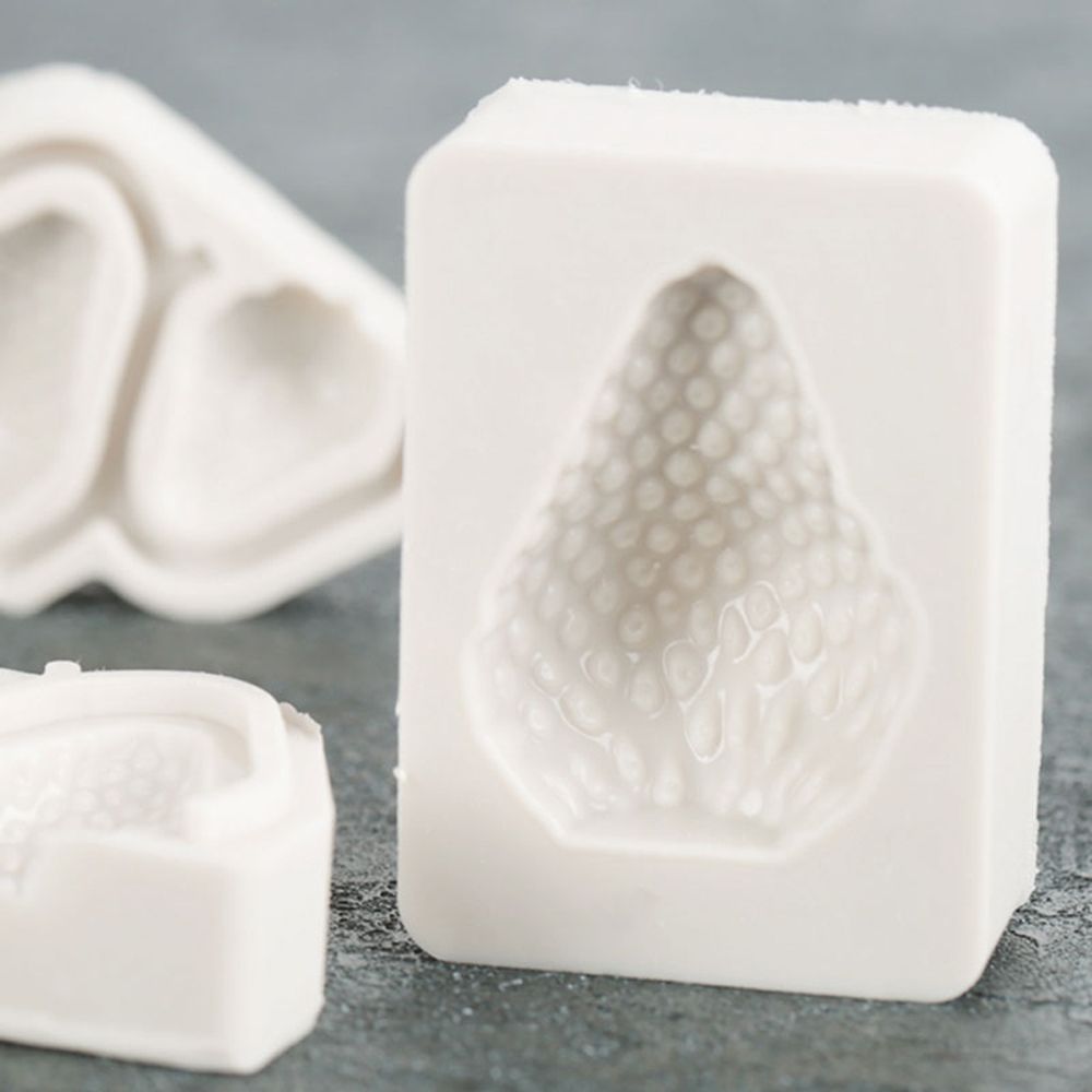 Bộ 3 Khuôn Silicone Làm Bánh Tạo Hình Trái Dâu Tây Độc Đáo Tiện Dụng