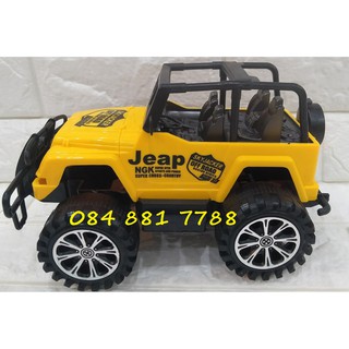 Đồ chơi xe jeep nhựa chạy trớn