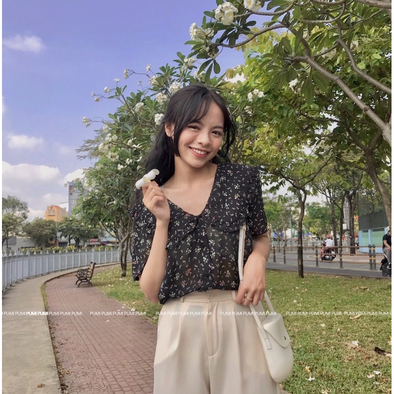 Áo kiểu nữ hoa vải voan cổ bèo tay ngắn hàng nút nhiều màu freesize Pumi